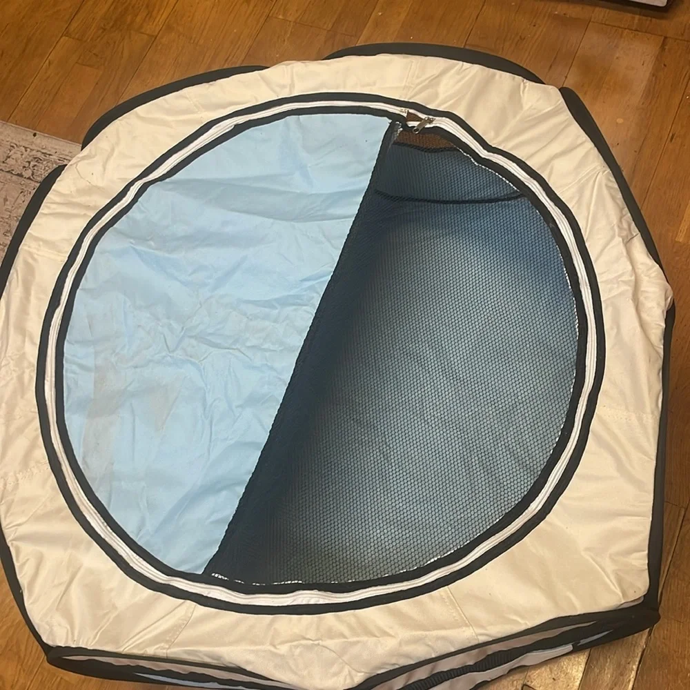 Petmaker doggy playpen. Zippered top. Like new condition